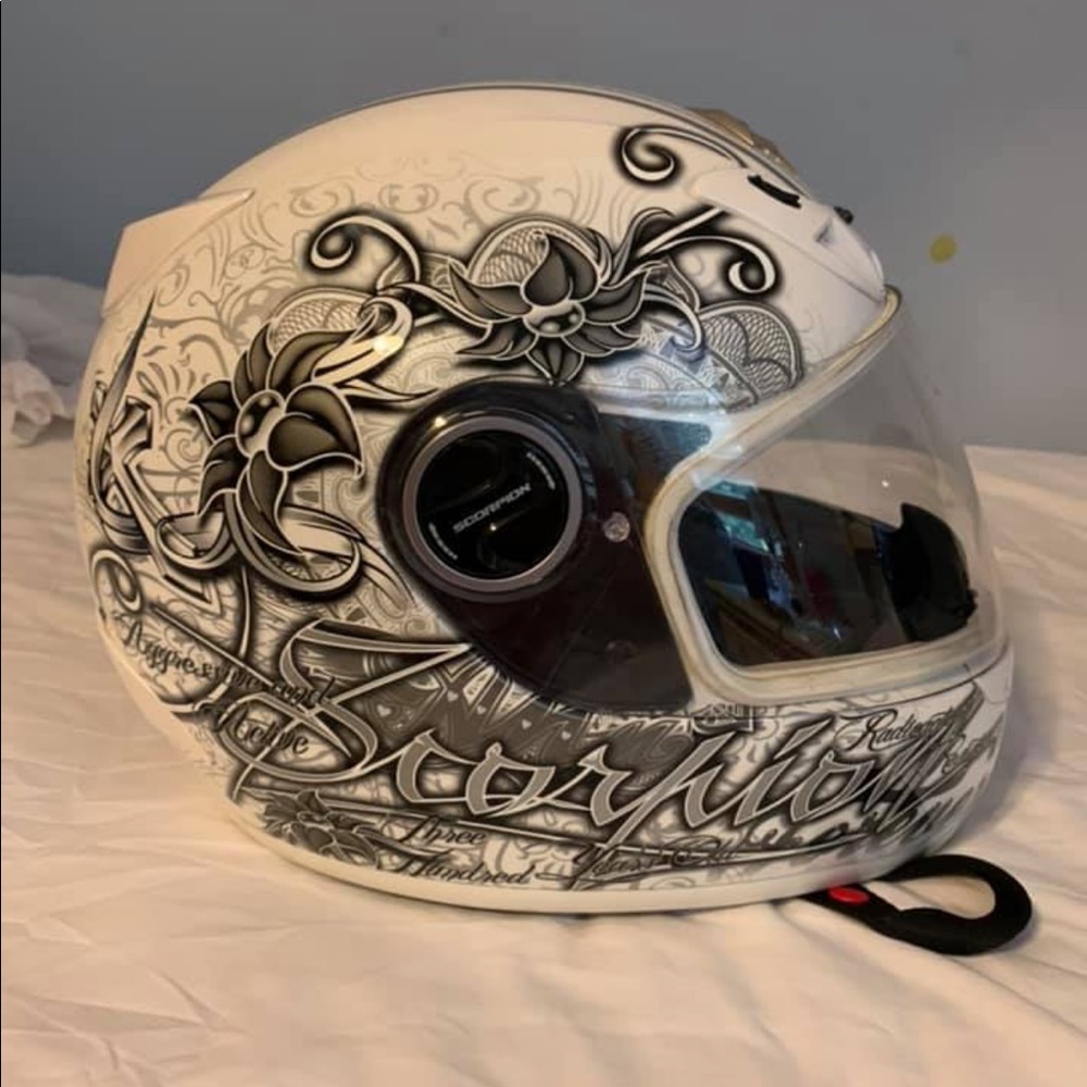 Scorpion EXO-400 helmet.